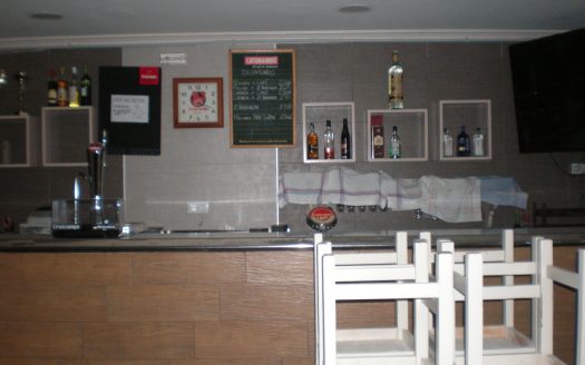 CASA Y LOCAL EN VENTA