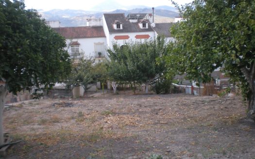 GRAN CASA EN VENTA CON PARCELA